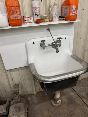 10- Shop Sink