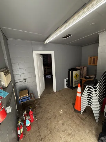 10. Interior 4