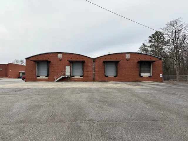 5-Dock Height Doors 4 x 8'x10'