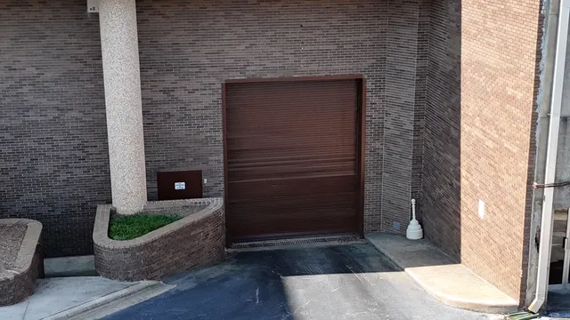 H- Ground Level Door w int dock