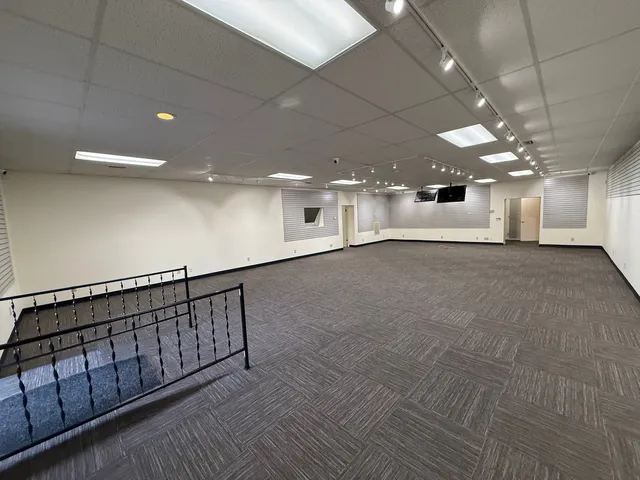 8- Upper Retail From Main Entrance mp