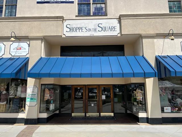 Shoppes on the Square - Front Entrance Doors